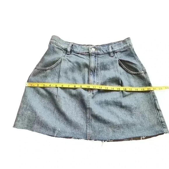 WE THE FREE WOMEN’S DENIM JEAN MINI SKIRT•SIZE 28/US 6•LIGHT WASH DENIM • - Picture 5 of 7
